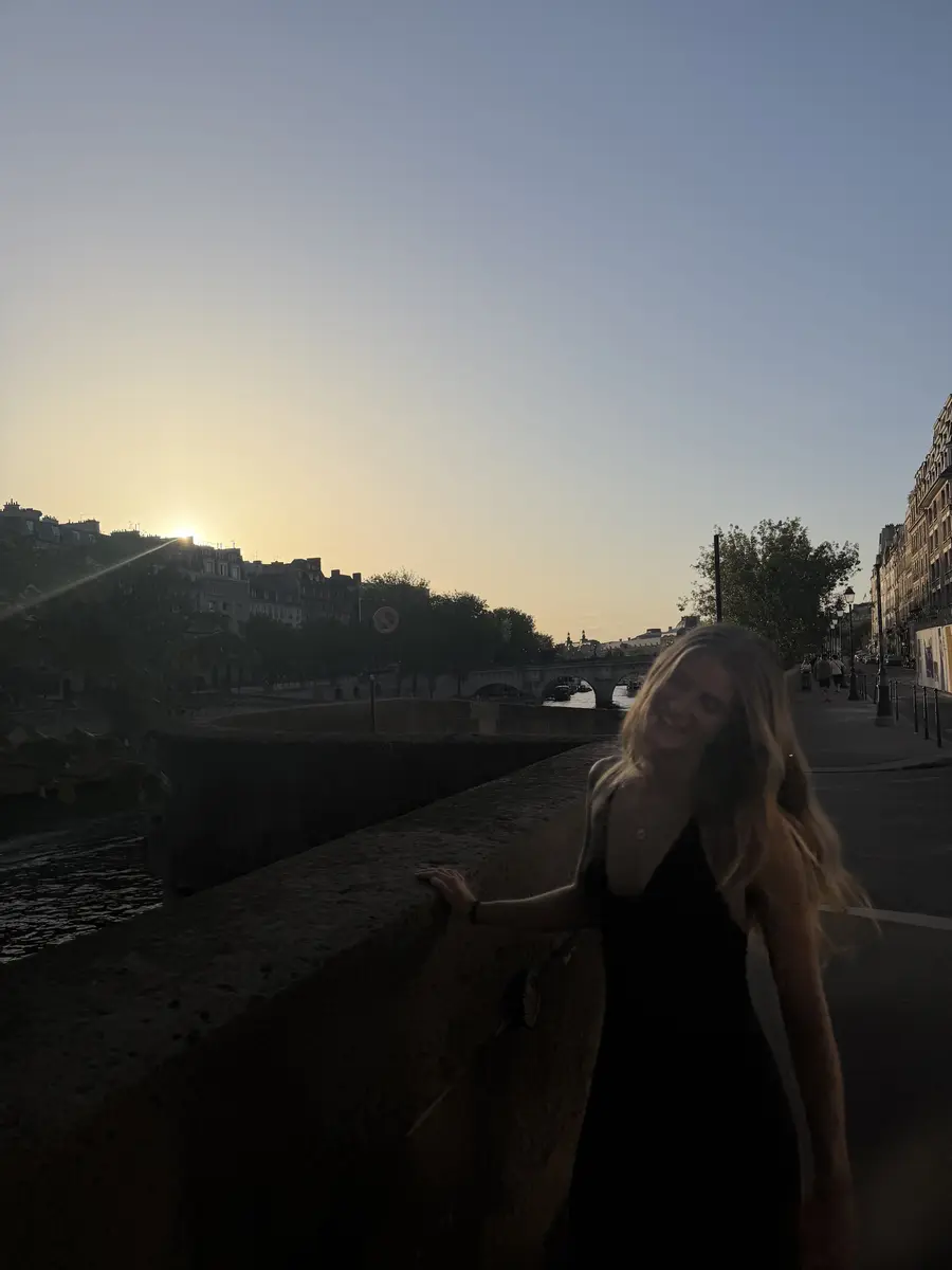 A quiet Paris street